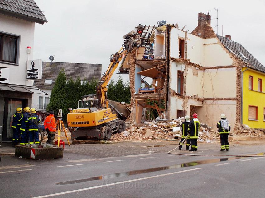 Hausexplosion Bruehl bei Koeln Pingsdorferstr P529.JPG